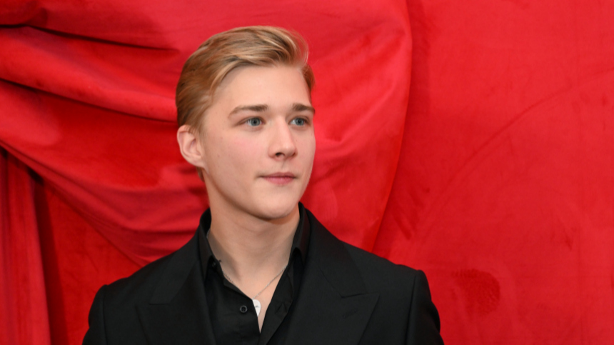 Нужно быть чище: актер Олег Савостюк о первой любви