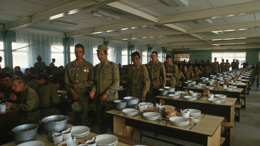 Не из прихоти: какие продукты запрещали есть солдатам Советской армии