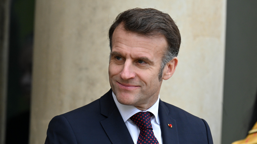 Россия останется здесь и завтра: Макрон про возобновление диалога с Москвой