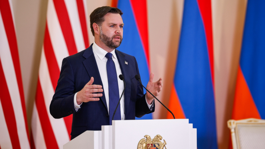 Вэнс: США ведут переговоры с Россией по обновленному ДСНВ