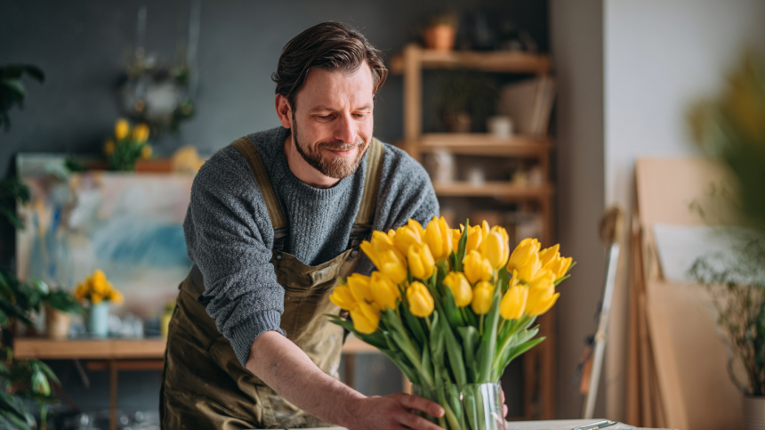 Носки под запретом: россияне назвали худшие подарки на гендерные праздники