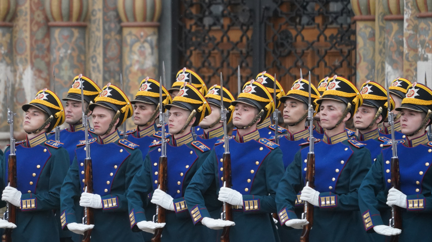 Как 23 февраля стал мужским: история и традиции Дня защитника Отечества