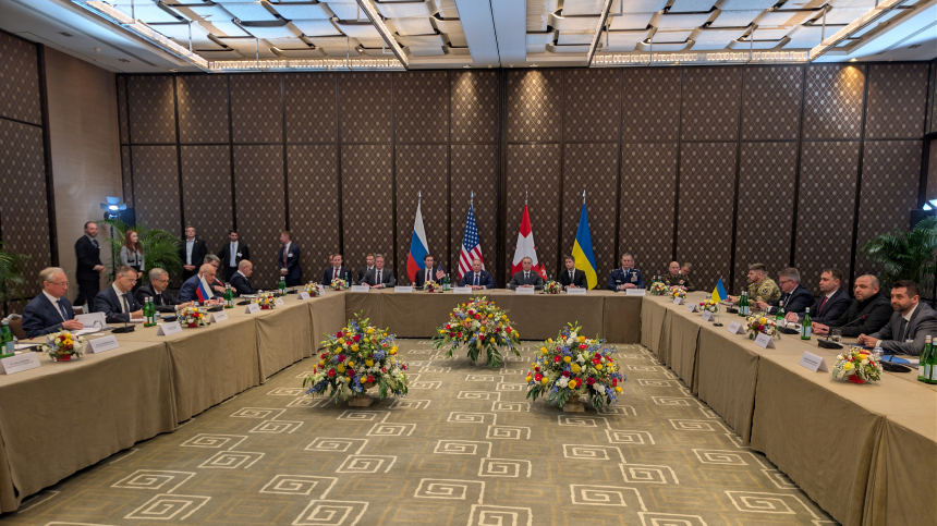 Идут прямые доклады: Песков высказался о переговорах России с США и Украиной