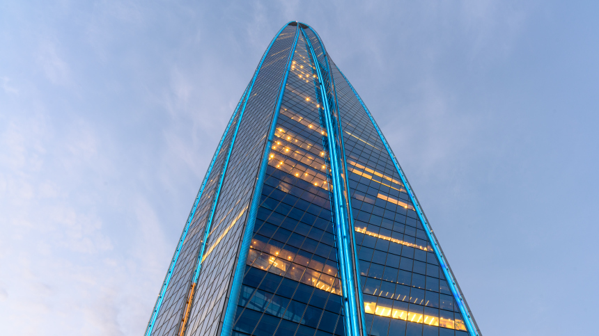 На высоте 462 метров: альпинисты проверили систему обогрева небоскреба Лахта Центра