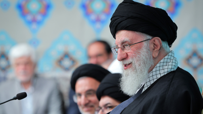 От ученика Хомейни и революционера до верховного лидера Ирана: чем известен Али Хаменеи