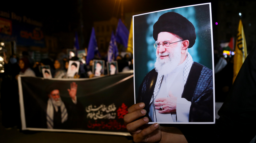 Верховного лидера Ирана Али Хаменеи похоронят в его родном городе Мешхеде