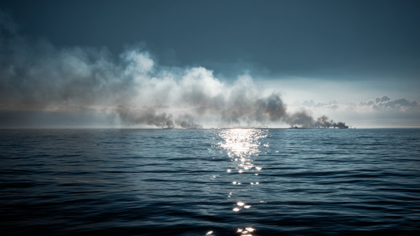 Танкер под российским флагом загорелся в Средиземном море