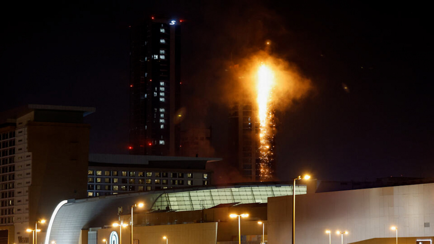 На нефтяном месторождении в ОАЭ начался пожар после атаки беспилотника