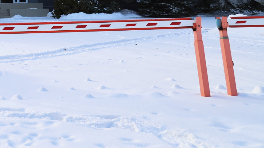 Мошенники начали продавать возможность парковаться в чужих дворах