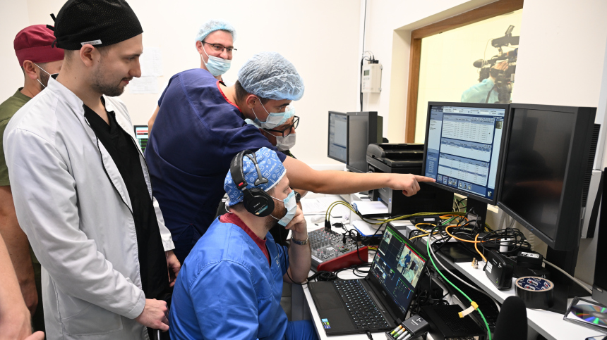 Собянин: Московские врачи все чаще применяют высокотехнологичные методы лечения