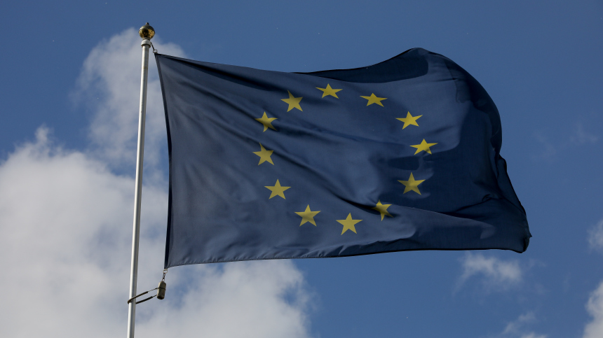 ЕС исключил двух человек из антироссийских санкций