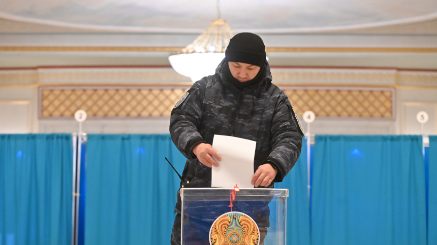 Казахстан голосует по новой Конституции: явка на референдуме превысила 73%