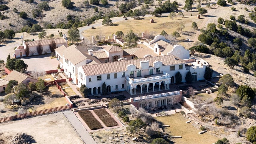 Закопаны возле поместья: на ранчо Джеффри Эпштейна ищут тела погибших женщин