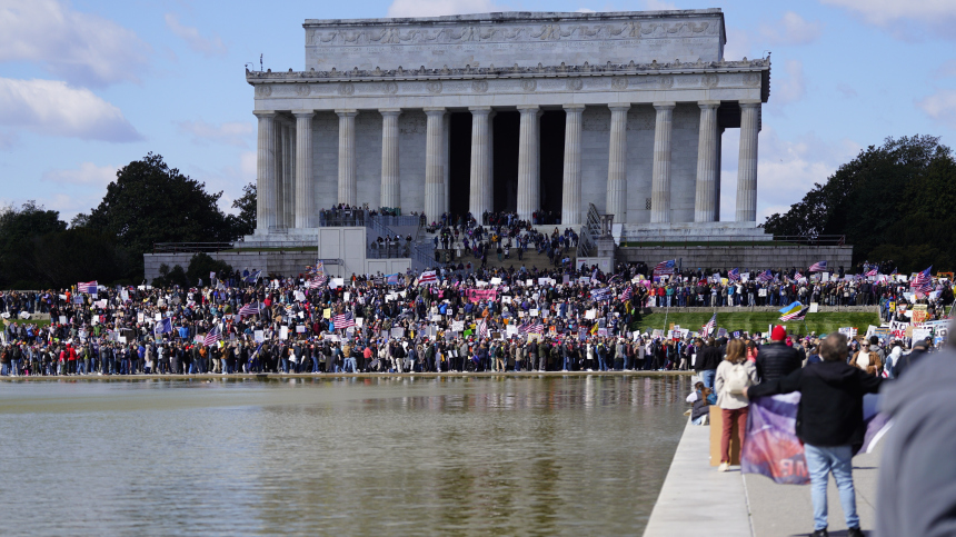 Противники Трампа вышли на улицы Вашингтона
