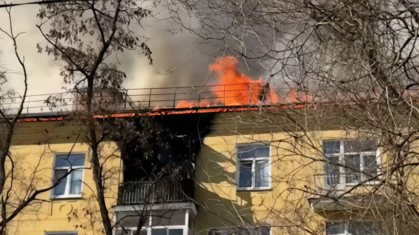 В Жуковском загорелся жилой дом