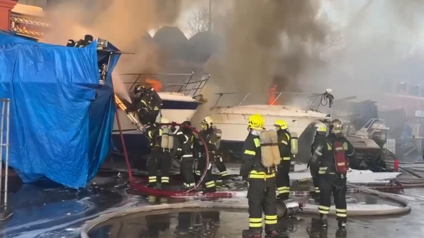 Три яхты загорелись на северо-западе Москвы