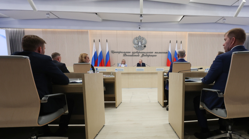 Элла Памфилова подарила Путину свиток с итогами выборов 2024 года