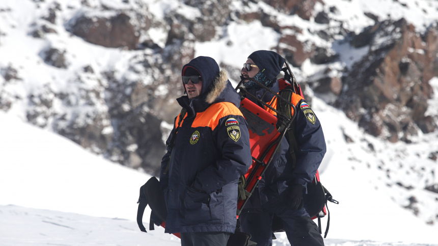 В плену стихии: в Дагестане 26 альпинистов застряли на горе из-за сугробов