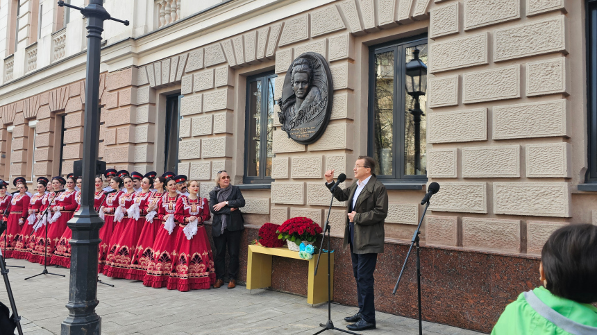 В Москве открыли мемориальную доску в честь актрисы Элины Быстрицкой