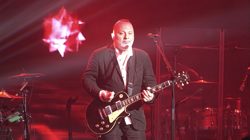 Вадим Самойлов исполнил для участников СВО песню из фильма Брат-2