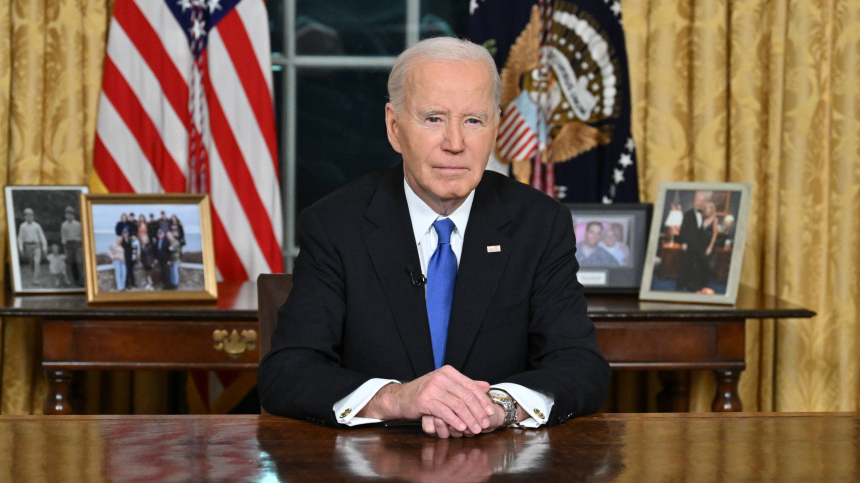 Ужинает с геями* и молчит: чем занимается Джо Байден на пенсии