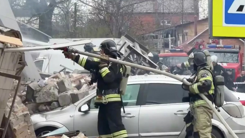 Тело второго погибшего извлекли из-под завалов на месте взрыва во Владикавказе