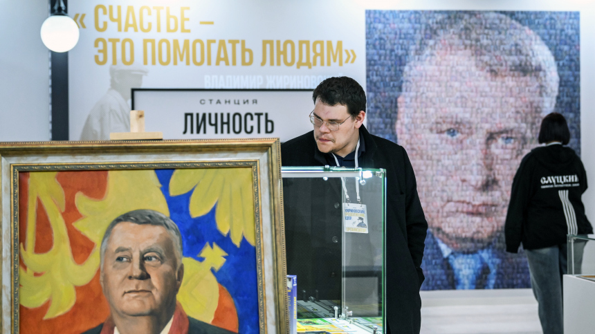 Путешествие на поезде: в Манеже открылась выставка в честь основателя ЛДПР