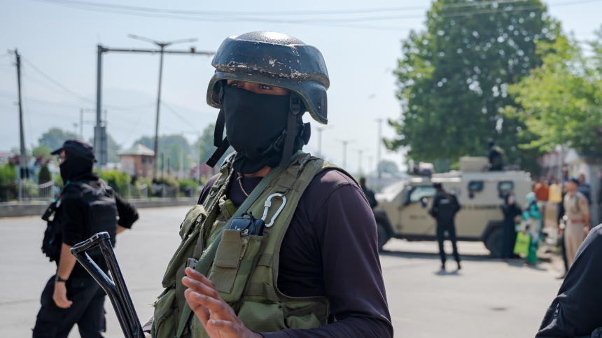 Мужчина утопил беременную жену и двух дочерей в бассейне, чтобы жениться на несовершеннолетней