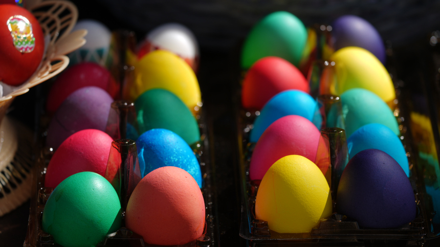 Надо проконсультироваться: врач предупредила, кому опасно есть яйца на Пасху