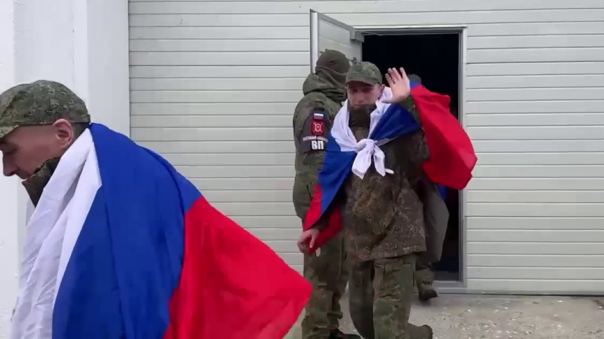 Самолет с освобожденными из плена ВСУ солдатами ВС РФ приземлился в Подмосковье