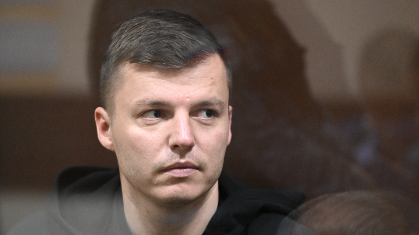 Взяли под стражу в зале суда: Артему Чекалину вынесли приговор по делу о выводе денег за рубеж