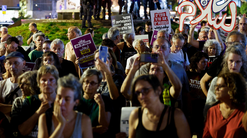 Тысячи жителей Тель-Авива вышли на антиправительственный митинг