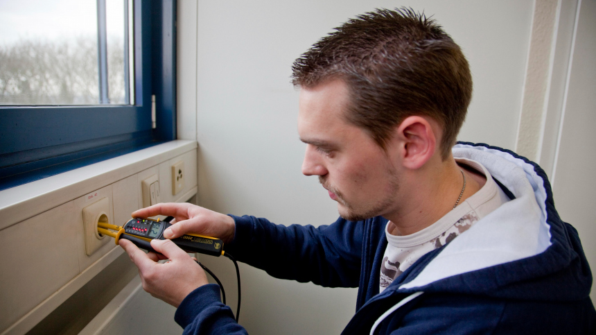 В Берлине более 1,3 тысячи домохозяйств остались без электричества