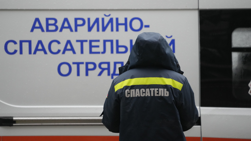 В Курске 36 жильцов дома эвакуировали после падения дрона ВСУ во дворе