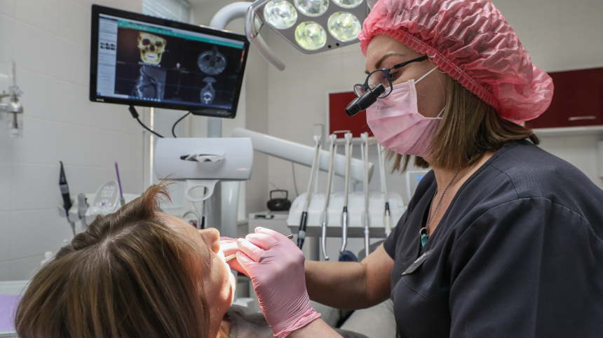 Лишилась языка: девушка приняла рак во рту за стоматит