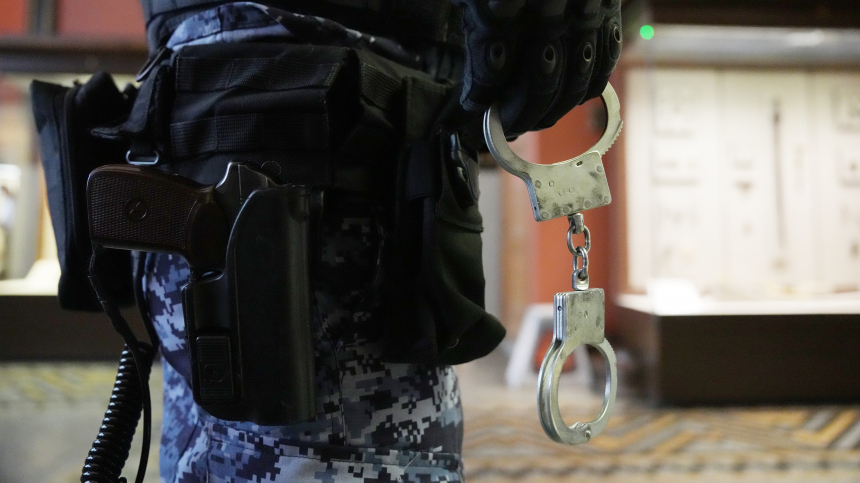 Пару из Ленобласти задержали за распространение порнографии с несовершеннолетней дочерью