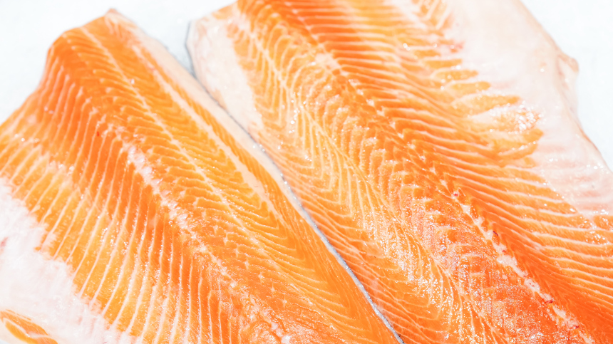 Потеря зрения и паразиты: врач раскрыл опасность сырой и слабосоленой рыбы