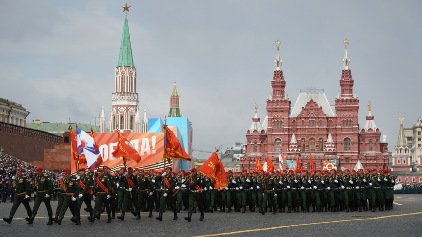 Дмитрий Песков: в Москве будут рады видеть президента Киргизии на 9 Мая