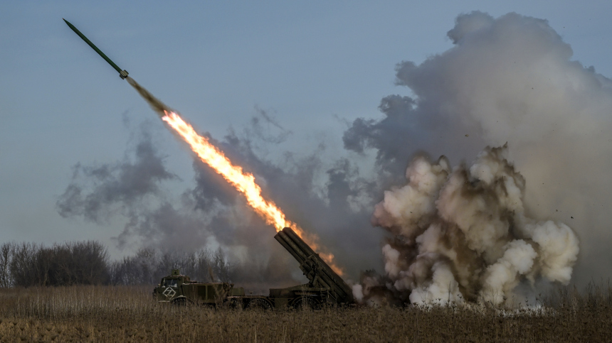Гаубицу боевиков ВСУ смело Ураганом. Лучшее видео из зоны СВО