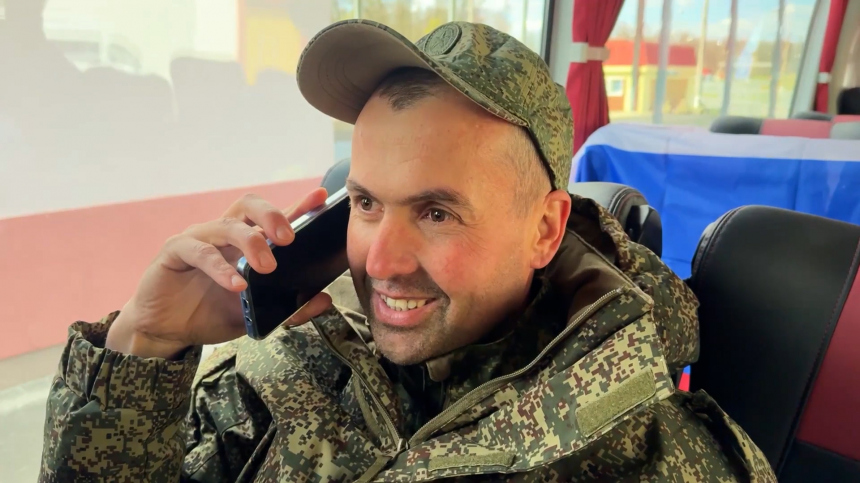 Алло, любимая: бойцы, вернувшиеся из украинского плена, созвонились с родными