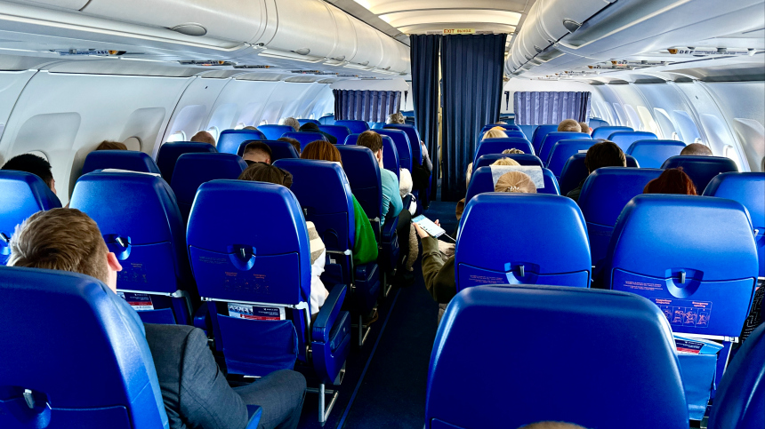 Врач из Уфы спасла трех пассажиров самолета