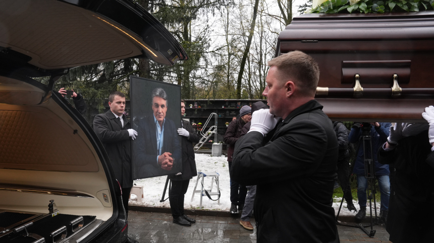 Друзья льют слезы: в Москве проводили в последний путь Алексея Пиманова