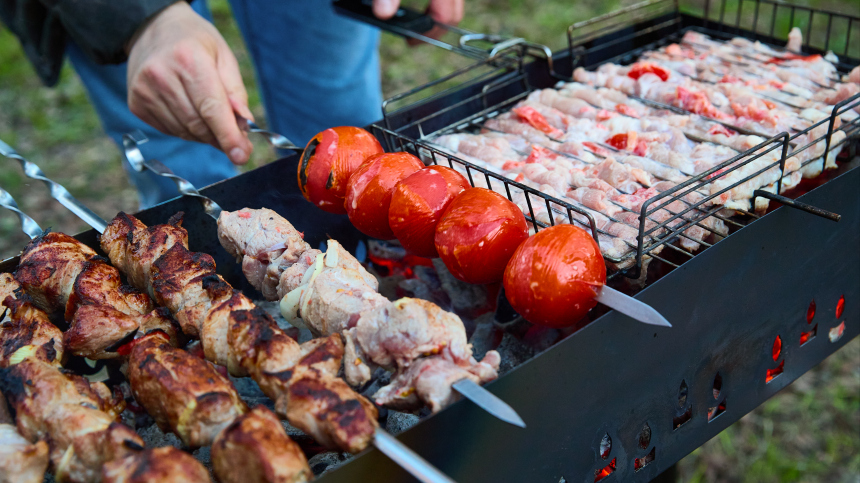На даче, а не в лесу: как жарить мясо на мангале, чтобы не нарваться на штраф