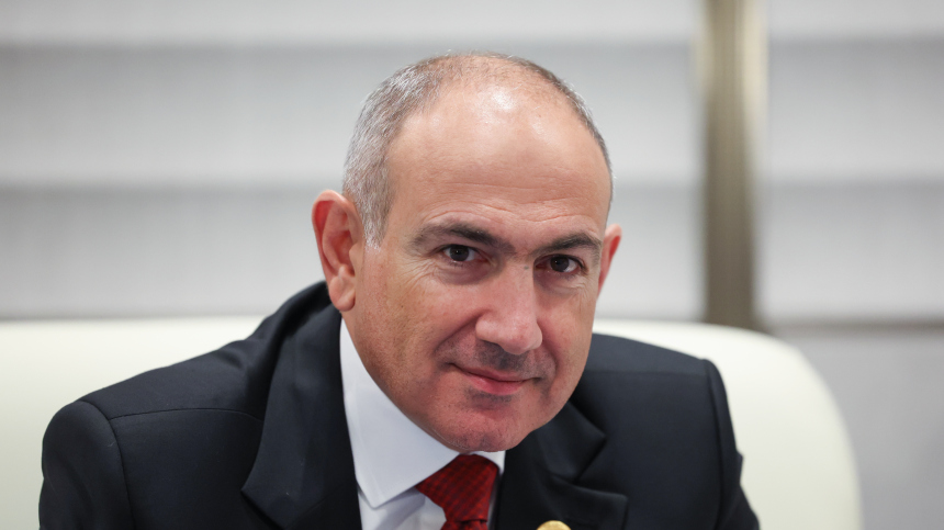 Пашинян выложил поздравление с 1 мая под песню Гарика Сукачева
