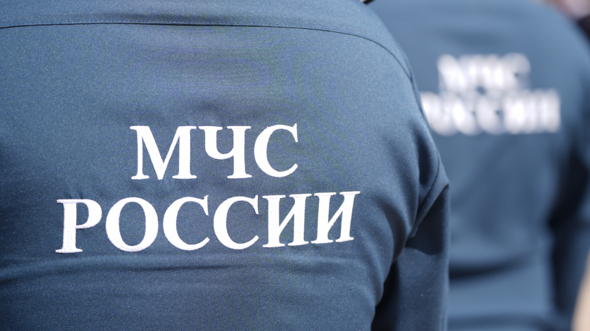 Кровля учебного заведения обрушилась в Екатеринбурге  внутри могли быть люди
