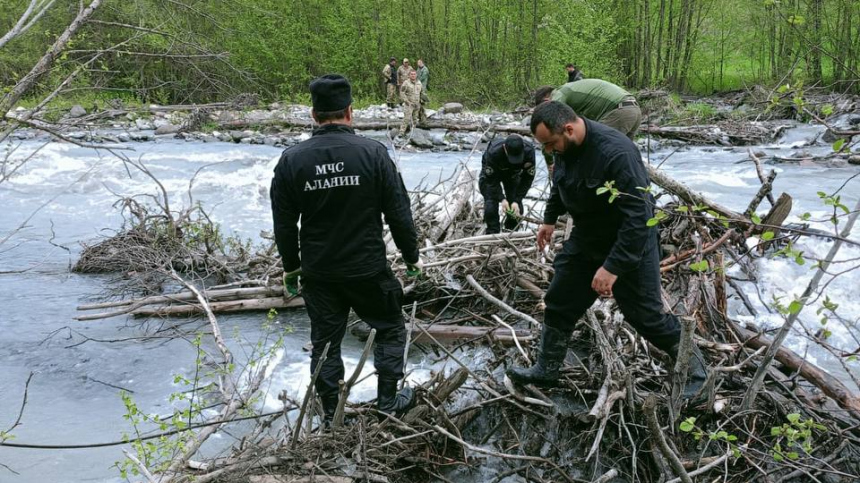 Упала в воду: в Южной Осетии россиянку могло унести течением реки в Грузию