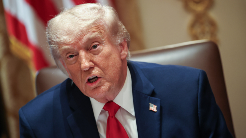 Трамп пригрозил разнести Оман в случае попыток взять под контроль Ормуз