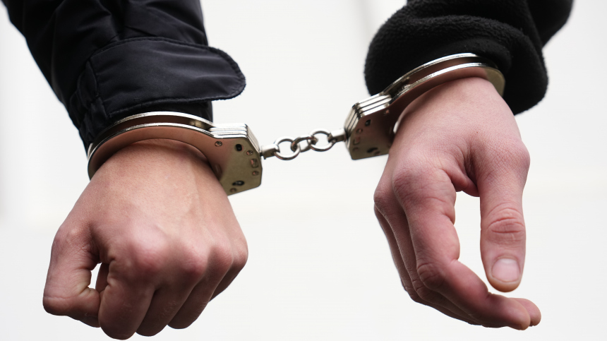 Мужчина затащил девочку в подъезд и пытался изнасиловать в Тюмени