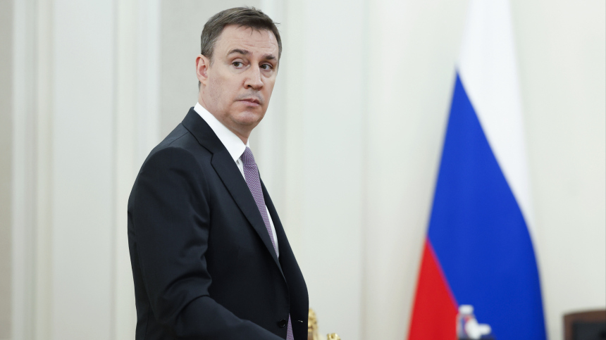 Патрушев призвал следить за обеспечением аграриев семенами и техникой