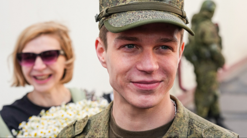 С чего вы взяли, что нужна красота  Калюжный о девушках
